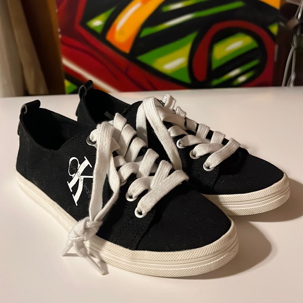 Calvin Klein Monna Canvas Sneakers Women’s 6 1/2